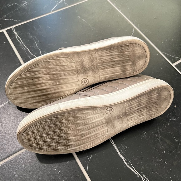 Mossimo size 9 slides - Picture 2 of 6